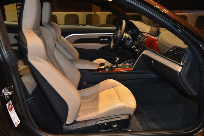 БМВ шоколадного цвета