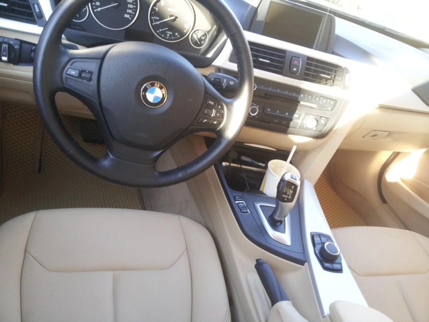BMW f30 бежевый салон