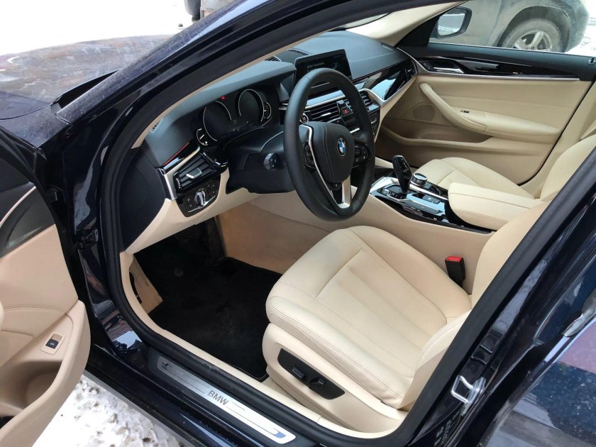 BMW 5 g30 белый салон