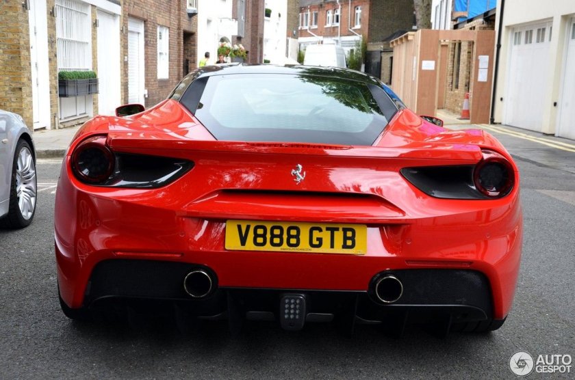 812 Superfast сзади