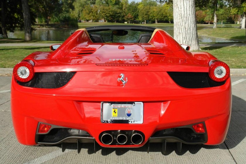 Феррари 458 сзади