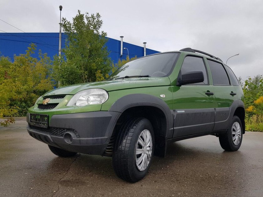 Нива Шевроле зеленая
