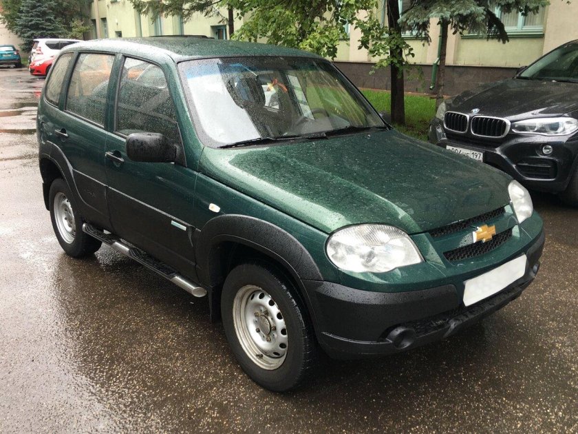 Нива Шевроле зеленая