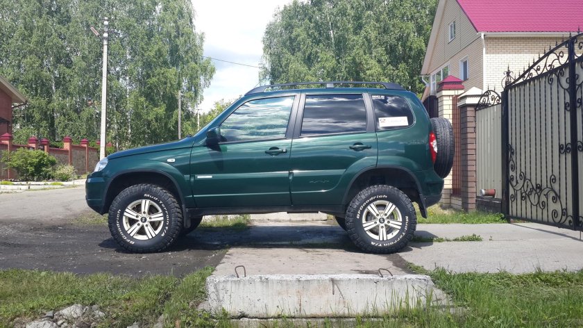 Нива Шевроле зеленая