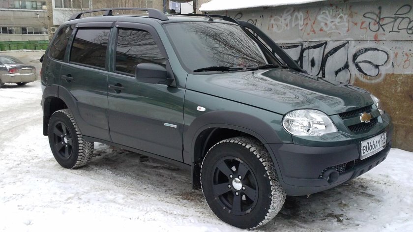 Шевроле Нива 2006 чёрный тонированный