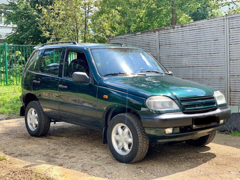 Нива Шевроле зеленая