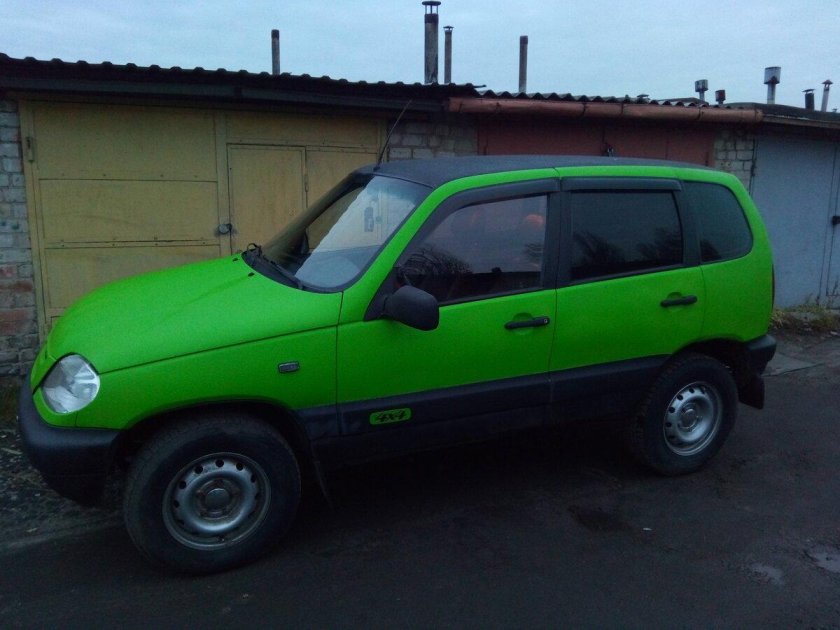 Нива Шевроле зеленая