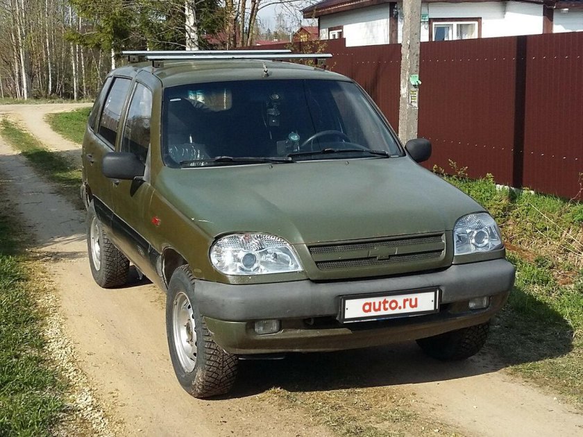Нива Шевроле зеленая