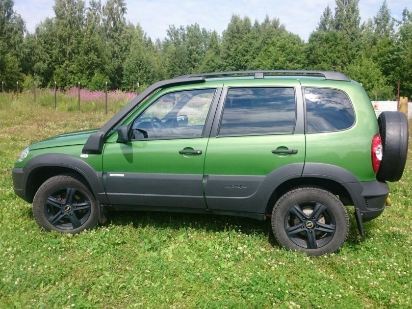 Нива Шевроле зеленая