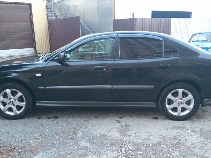 Шевроле Эванда черная