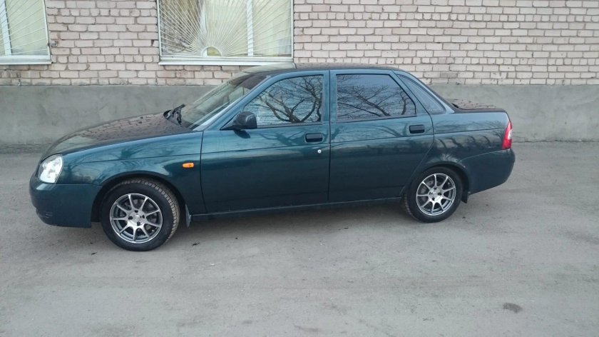 Лада Приора седан цвет ЦУНАМИ