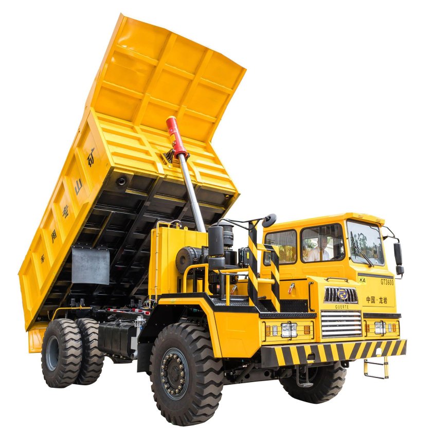 Тяжелый карьерный самосвал