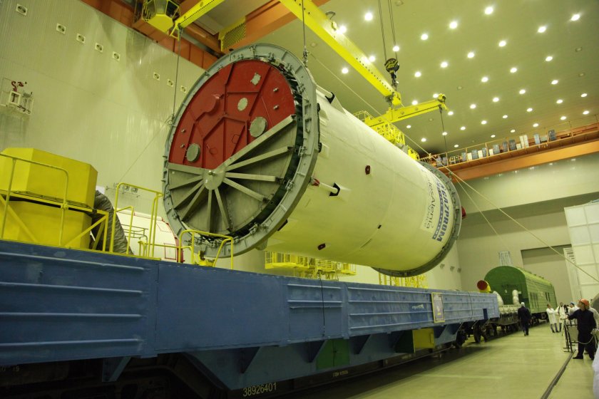 Спутник Ямал 601