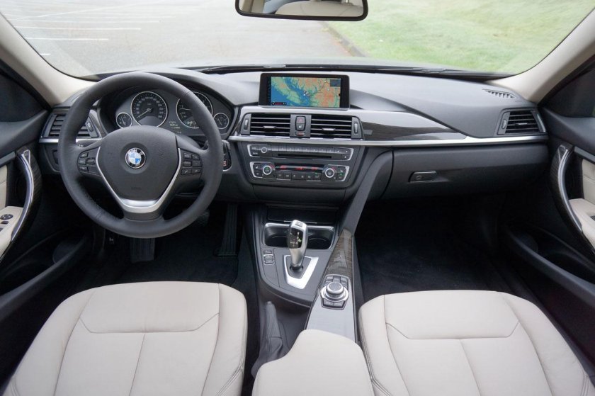 BMW 320i XDRIVE салон