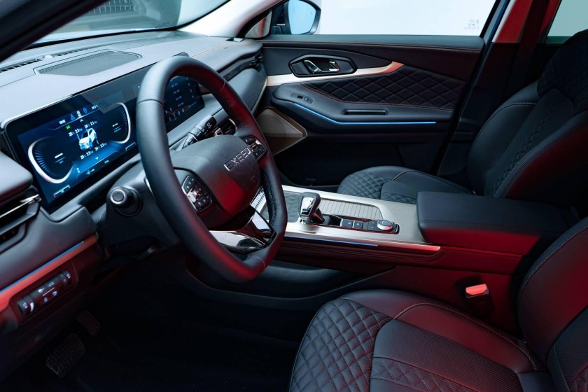 Exceed TXL 2.0 салон