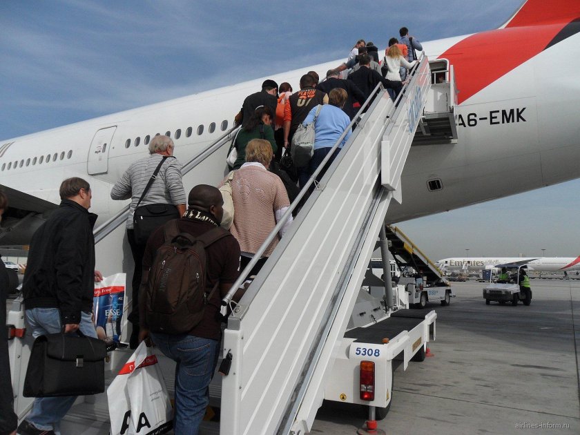 Посадка пассажиров в самолет