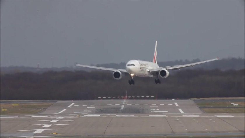 Боинг 777 взлет