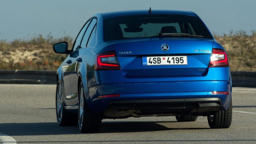 Skoda Octavia a8 сзади