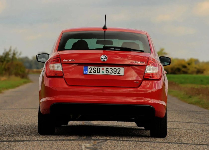 Шкода Рапид сзади 2018