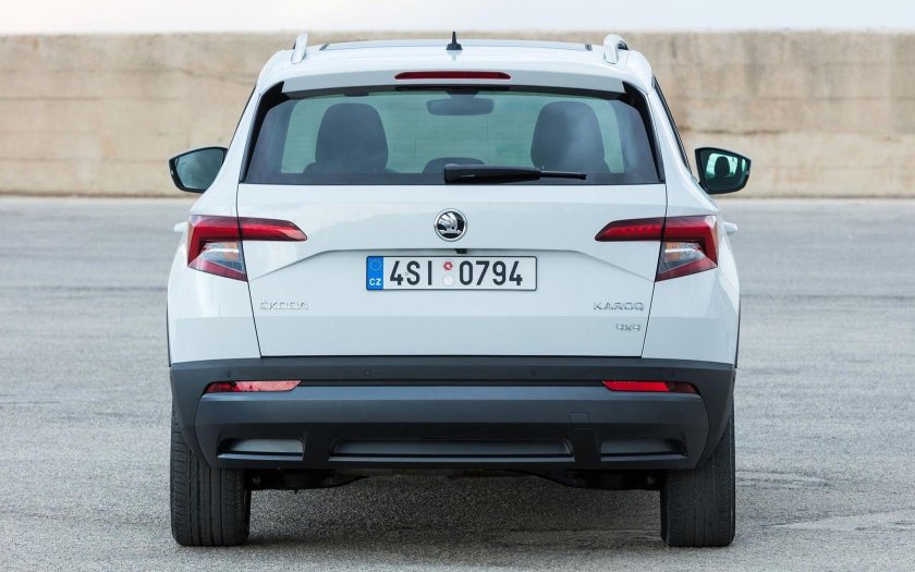 Skoda Karoq сзади
