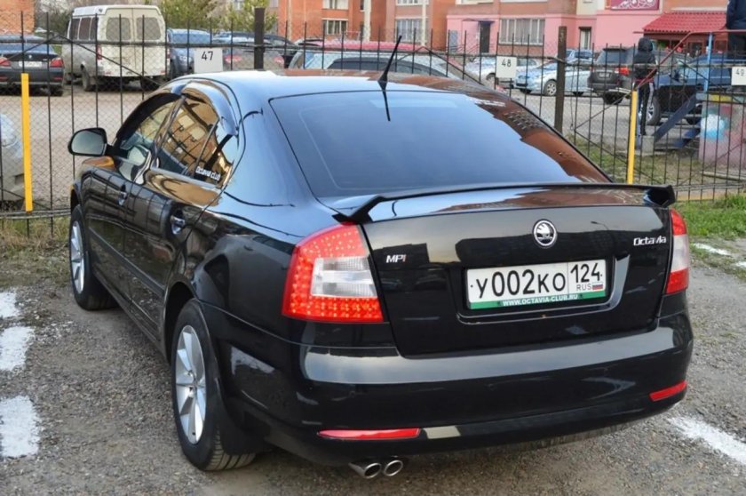 Шкода Октавия а5 сзади