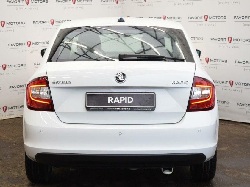 Шкода Рапид 2019 белая