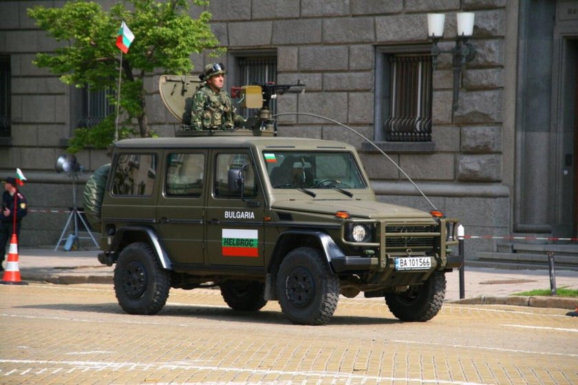 Военный Mercedes g-klasse