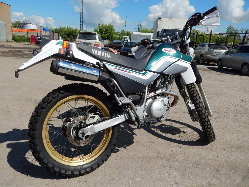 Ямаха Серов 225