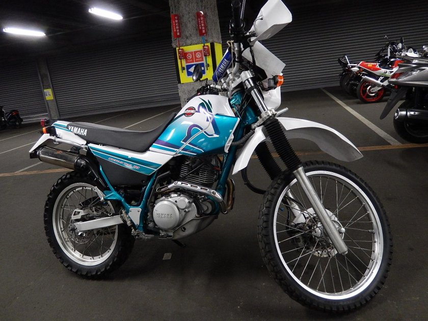 Ямаха Серов 225