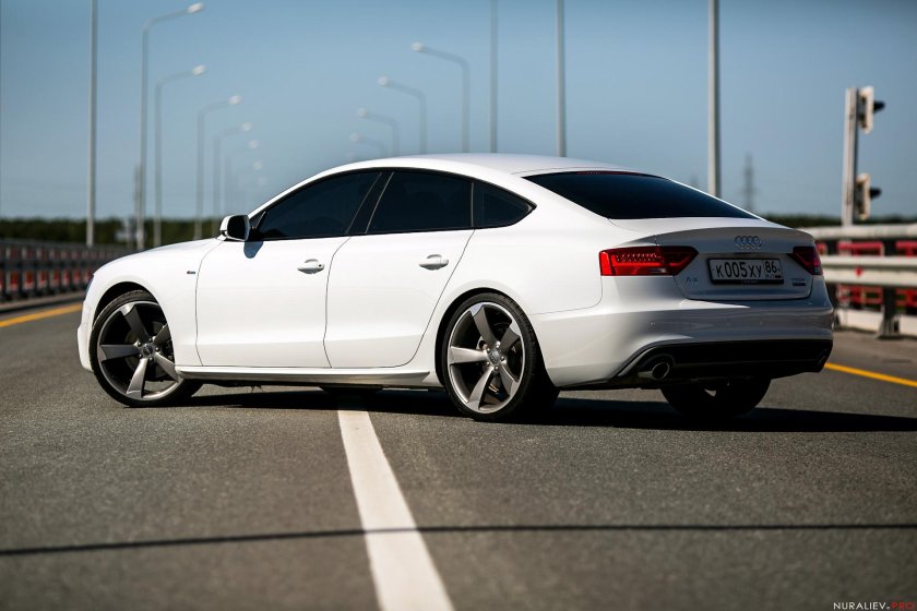 Белая Ауди а5 Спортбэк