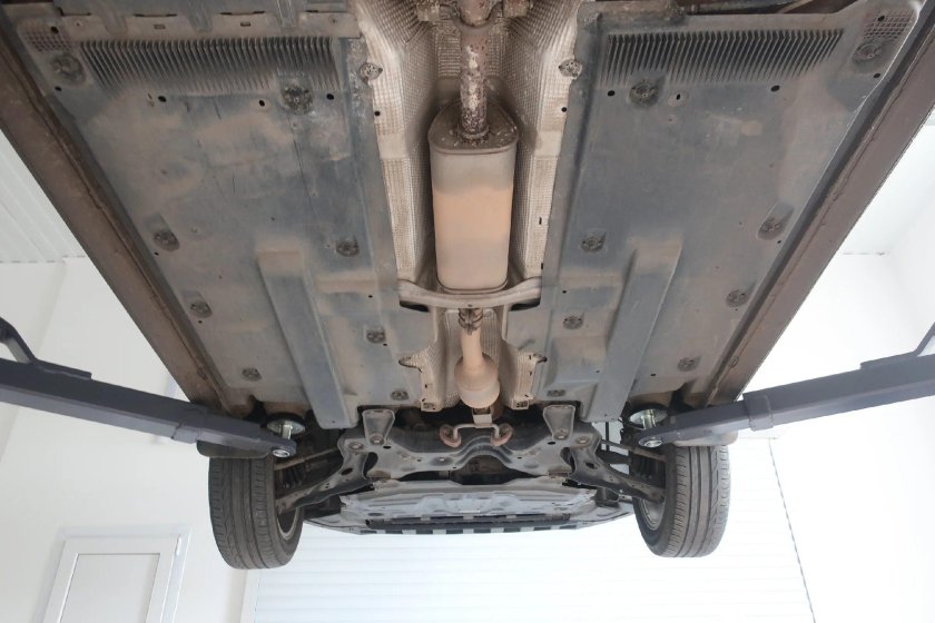 Шкода Рапид снизу