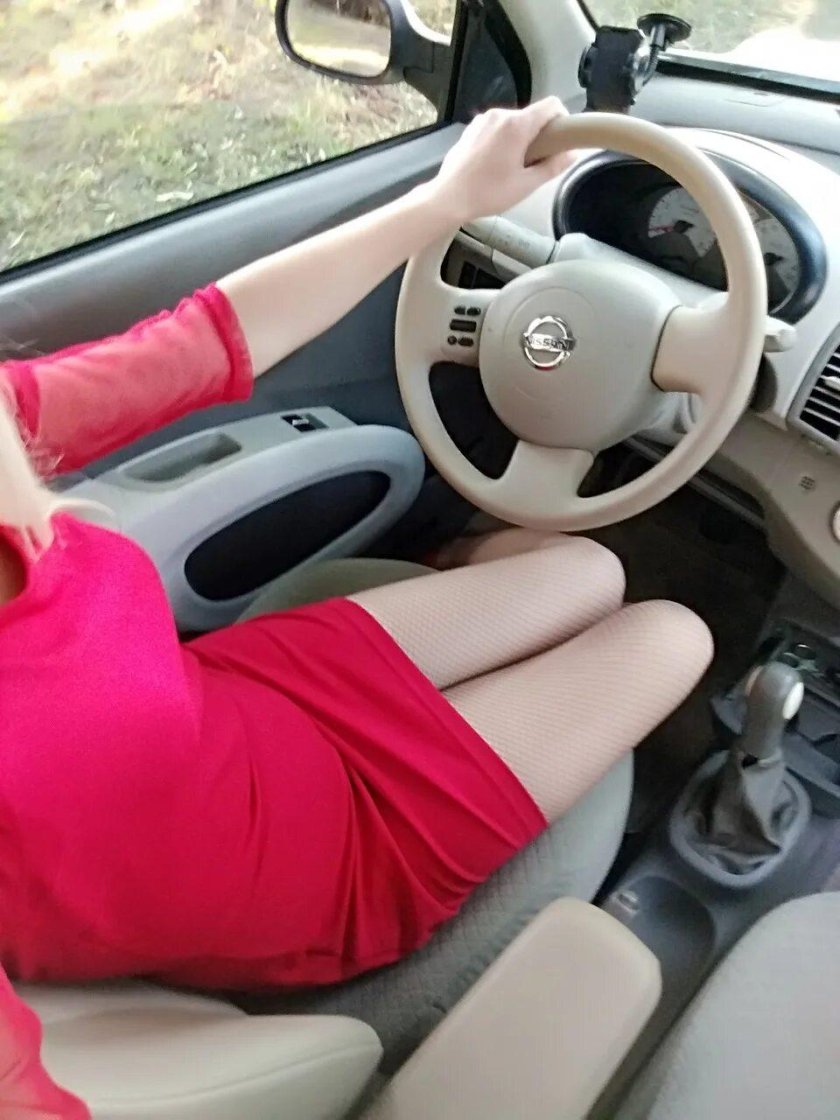 Ниссан Микра за рулём