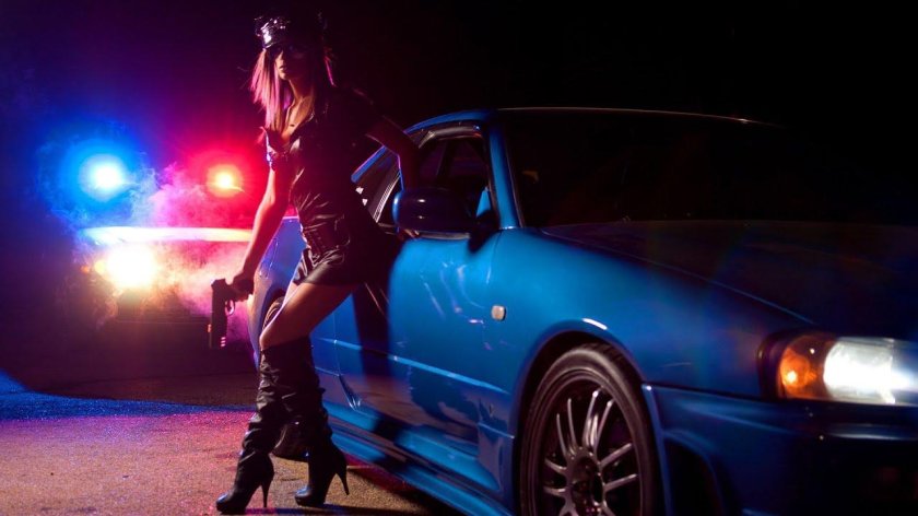 Ниссан Скайлайн r34 и девушка