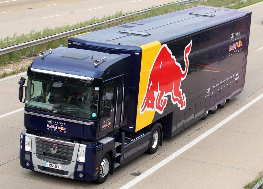 Грузовик ред Булл