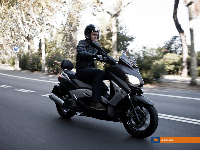 Yamaha XMAX 250
