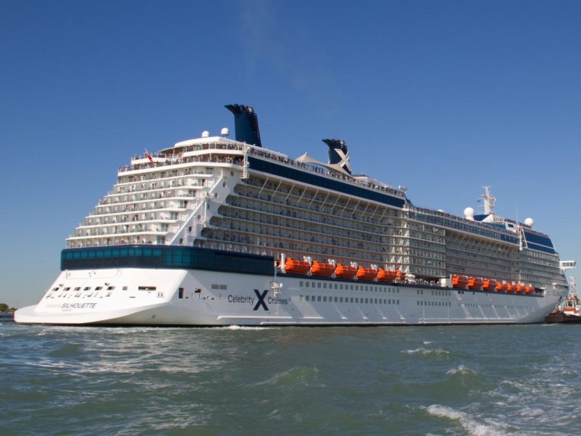 Селебрити рефлекшн лайнер