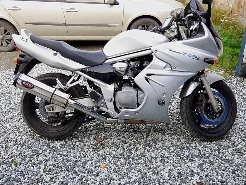 Бандит в пластике мотоцикл