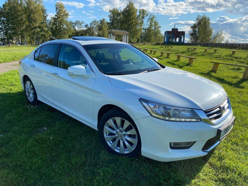 Хонда Аккорд 2013 белый