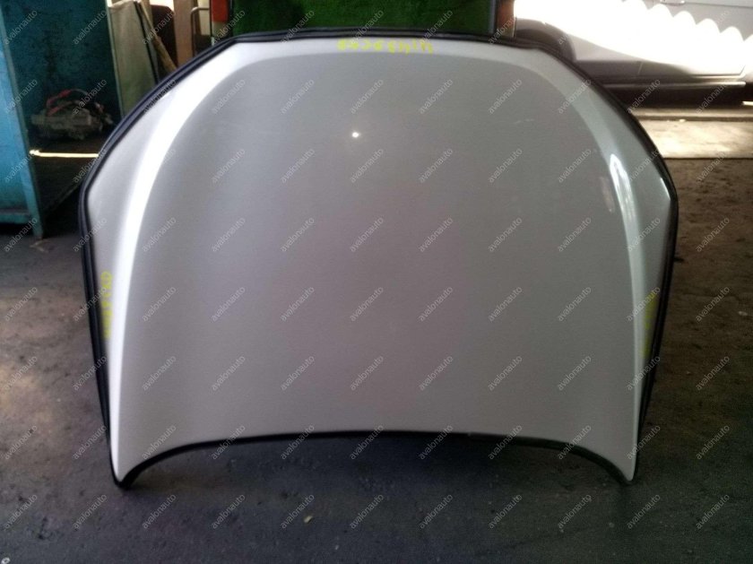 Автомобильный капот