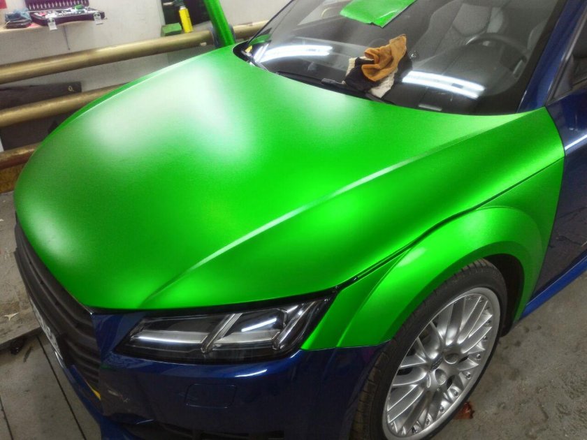 Мазда 6 лаймового цвета