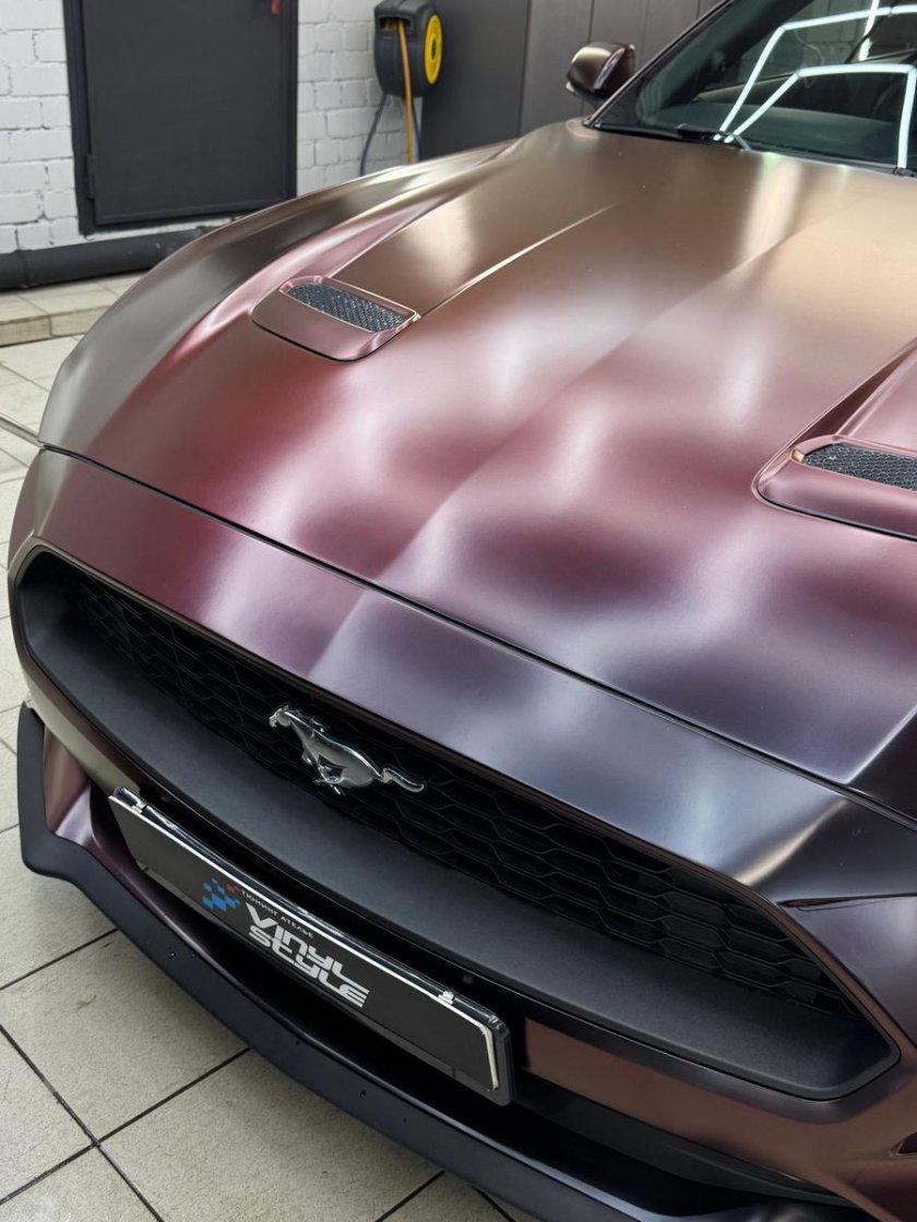 Автомобиль ford mustang