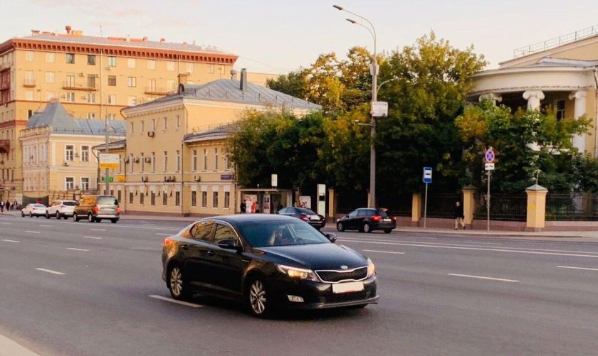 Автомобили на улицах российских городов