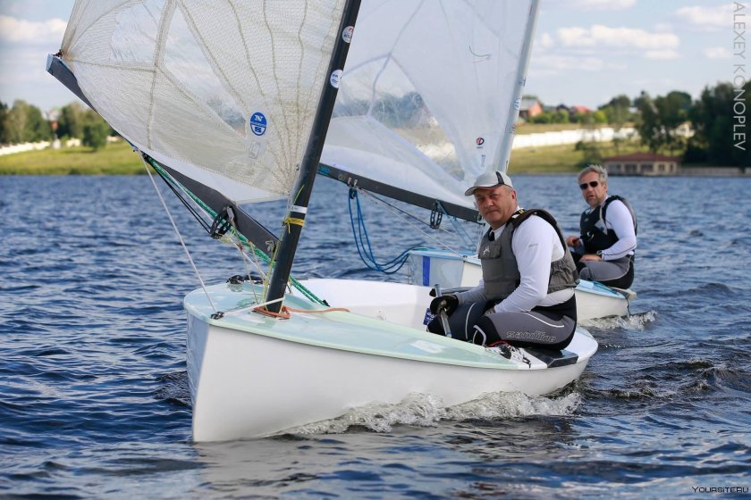 Парусный швертбот Финн