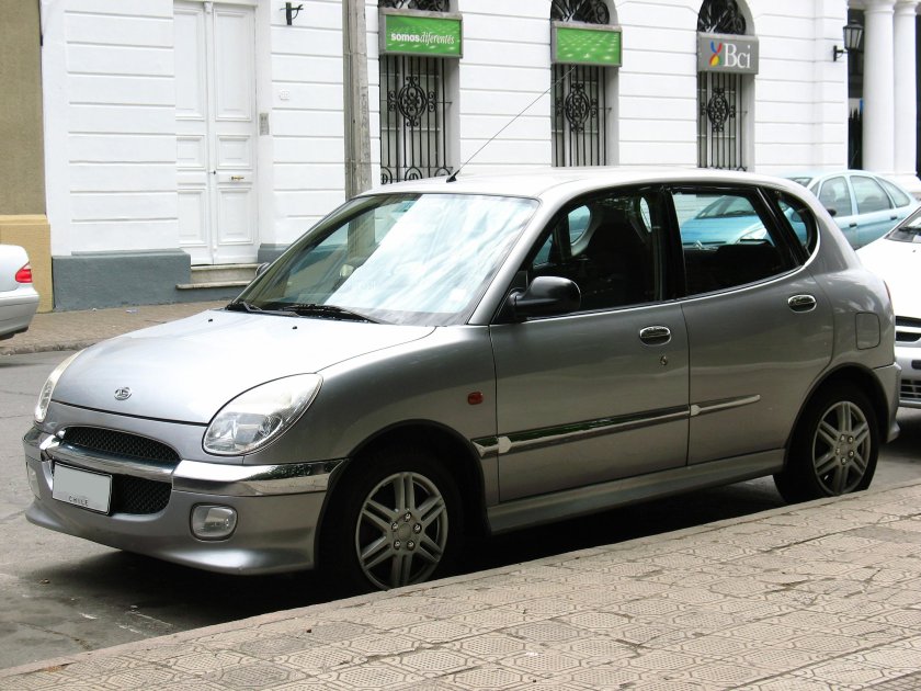 Дайхатсу Сирион 2001