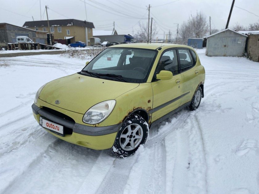 Машина дайхатсу сирион