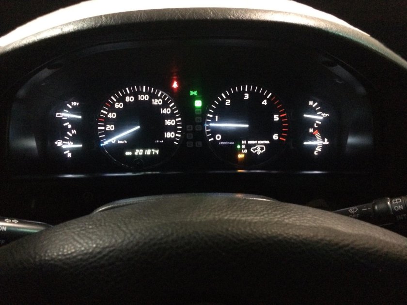 Панель приборов Toyota Land Cruiser 100