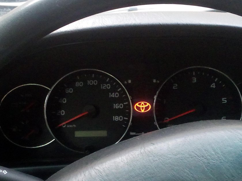 Панель приборов Toyota Land Cruiser 105