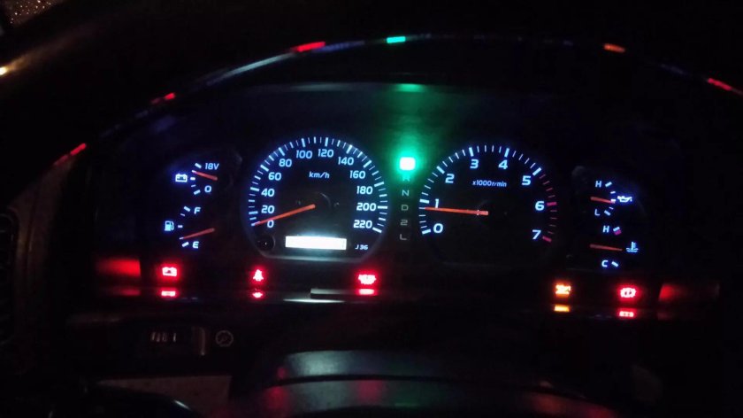 Тойота ленд Крузер 100 щиток приборов