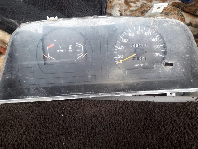 Панель приборов Toyota Land Cruiser 80