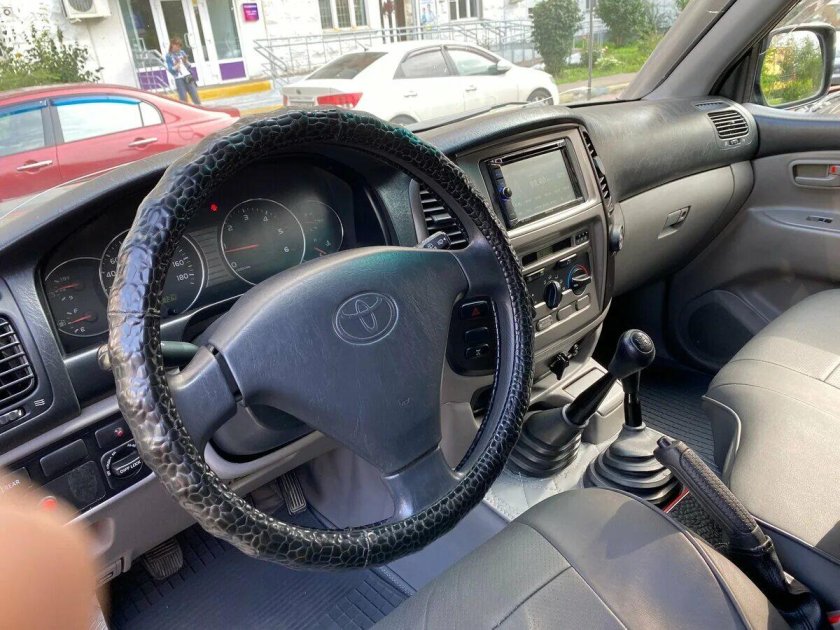 Праворульный и леворульный ленд Крузер 105